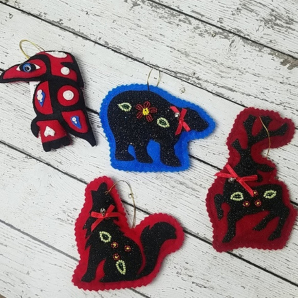 Alaskan Sparkly silhouette wolf ornament - Picture 3 of 3